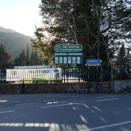Holiday home Casa Fronte Gole Alcantara Motta Camastra